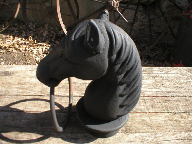 HORSE HEAD HITCH CAST IRON