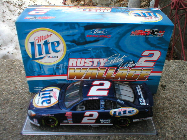 RUSTY WALLACE 1:24 MILLER LITE 2002 TAURUS ACTION