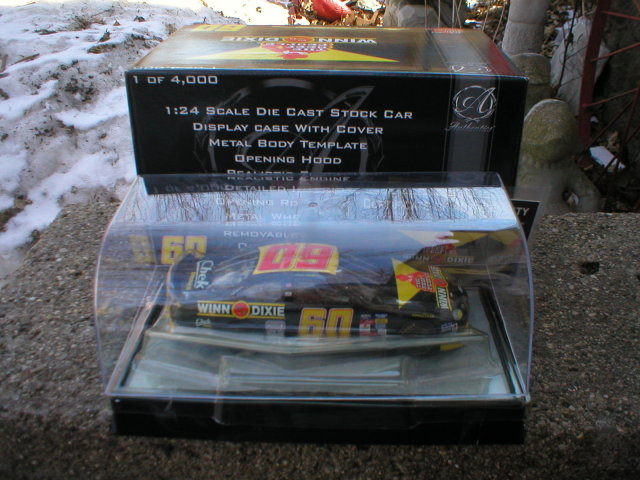 MARK MARTIN 1:24 WINN DIXIE 1999 DIECAST CAR