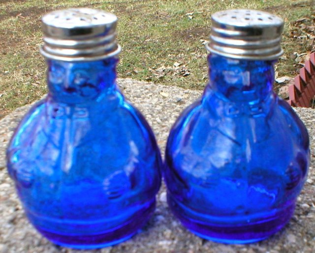COBALT BLUE CHEF GLASS SALT & PEPPER SHAKERS B