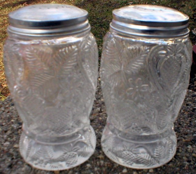 CLEAR STRAWBERRY GLASS SALT & PEPPER SHAKERS C