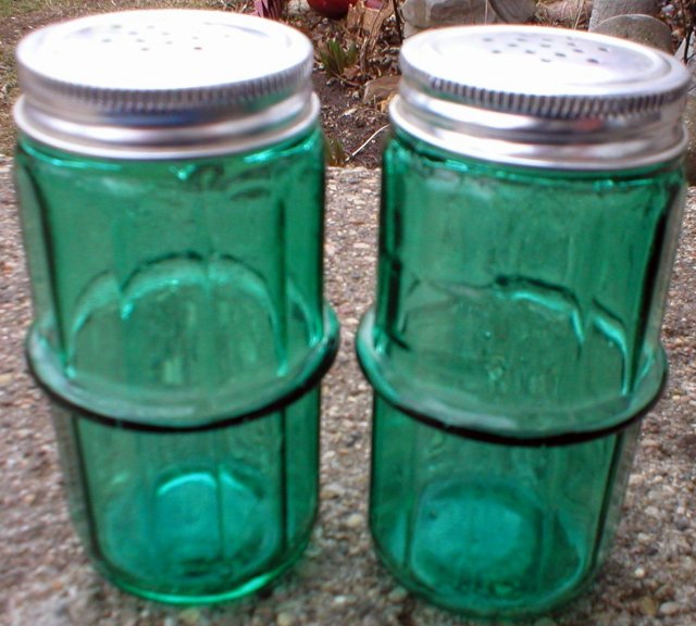HOOSIER SALT PEPPER ONE SET GREEN SPICE SHAKER