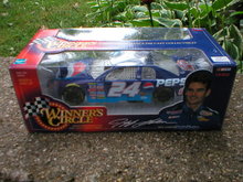 JEFF GORDON NASCAR 1:24 ACTION DIECAST CAR E