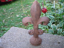 FLEUR-DE-LIS LARGE RUSTIC CAST IRON DECOR