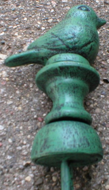 CAST IRON BIRD HOSE GUIDE