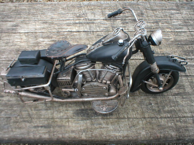 BLACK TIN METAL MOTORCYCLE