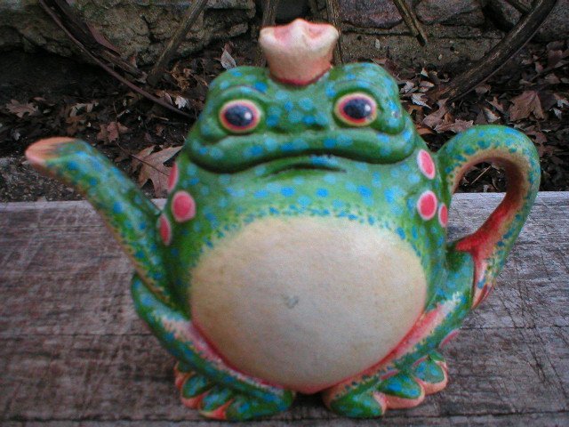 FROG TEAPOT DOORSTOP CAST IRON