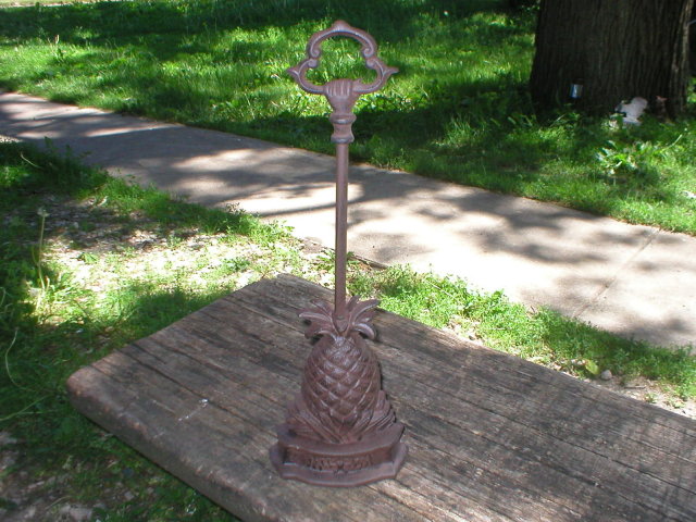 PINEAPPLE PORTER DOORSTOP CAST IRON