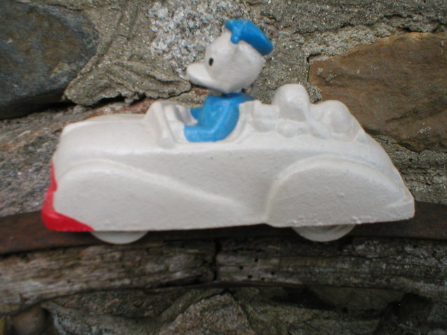 DONALD DUCK CAR CAST IRON