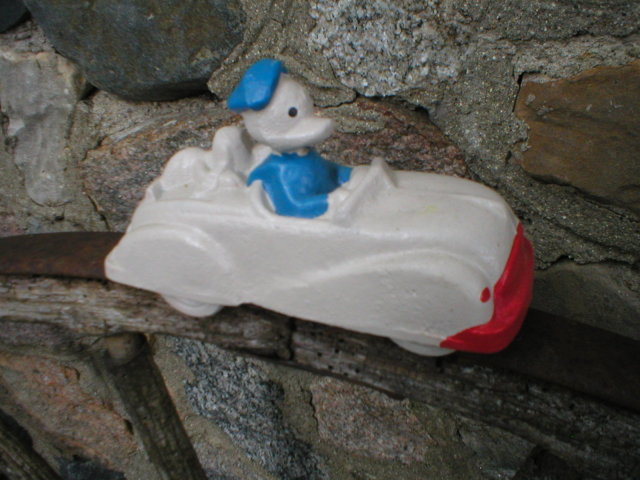 DONALD DUCK CAR CAST IRON