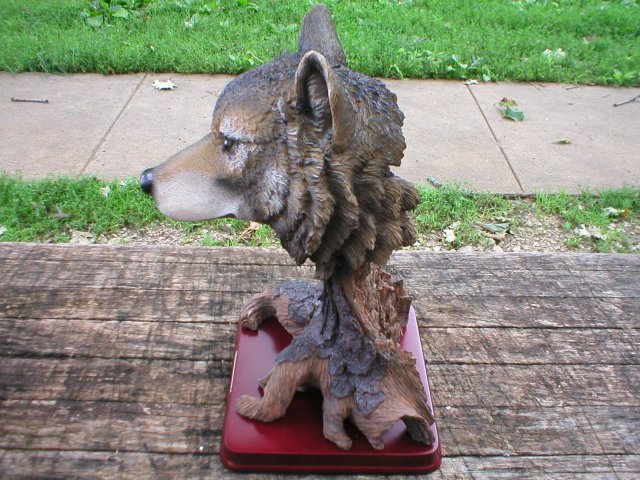 WOLF HEAD TREE STUMP FIGURINE RESIN