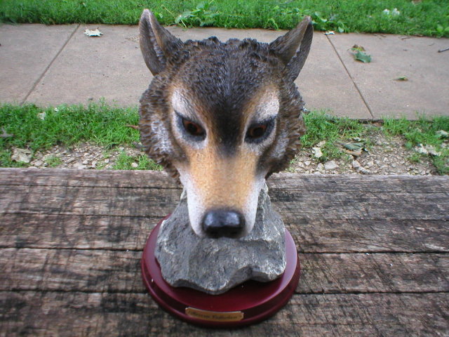 WOLF HEAD FIGURINE RESIN