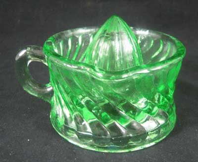 GREEN FRUIT JUICER w/swirl pattern