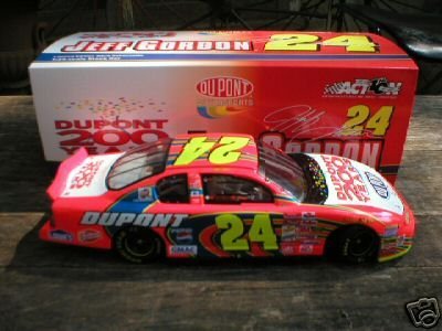 JEFF GORDON 2000 YEARS DIECAST 1:24 CAR