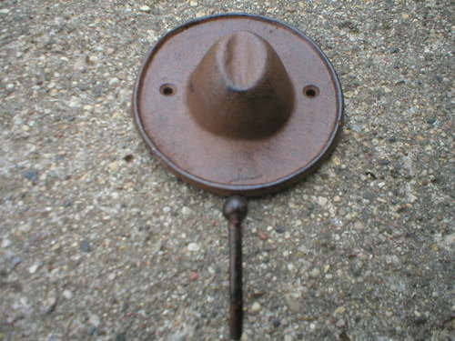 RUSTIC HAT HOOK CAST IRON