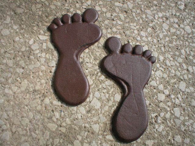 ONE PAIR FEET STEPPING STONES RUSTIC CAST IRON