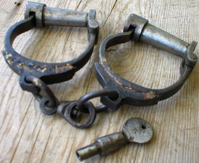 CHAINED RUSTIC HANDCUFFS NEW