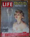 Life Magazine June 29, 1959 Zsa Zsa Gabor and Her Famous Ghost on cover