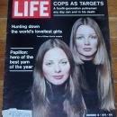 Life Magazine November 13, 1970 Two of Eileen Ford's Models on cover