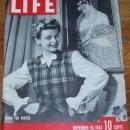 Life Magazine November 16, 1942 Warm for Winter on cover/Old Fabrics and Styles