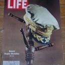 Life Magazine April 17, 1964 Memento of General Douglas MacArthur on Cover