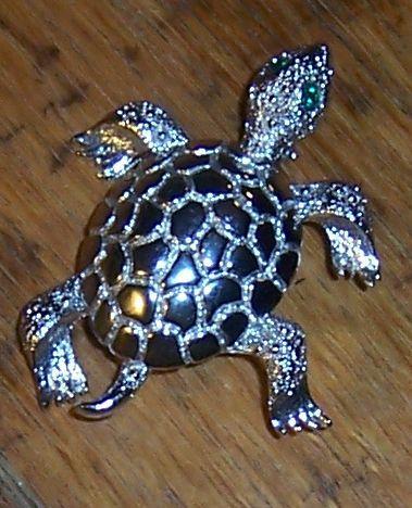 Vintage Silver Tone Turtle with Green Rhinestone Eyes Pin