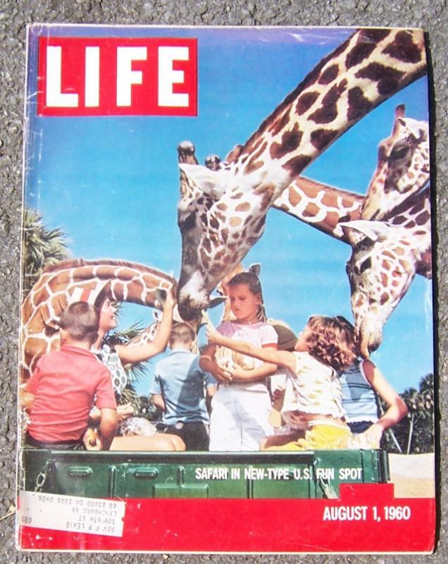 Life Magazine August 1, 1960 Safari in New US Fun Spot on cover/Space Suit