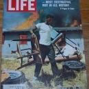 Life Magazine August 27, 1965 Los Angeles Riots on cover/Walter Keane/Fellini