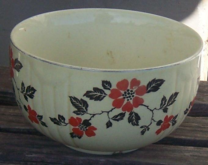 Vintage Hall China Red Poppy Medium Size Mixing Bowl