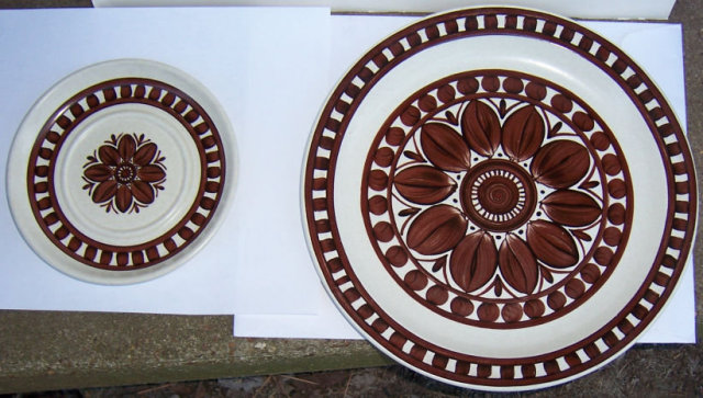 Stonehenge Midwinter Brown Dahlia Dinner Plate & Saucer