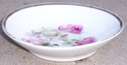 German Berry Bowl with Pink and White Roses Gold Trim