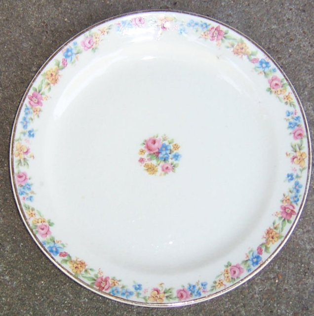 Taylor Smith Taylor Small Plate with Floral Garland