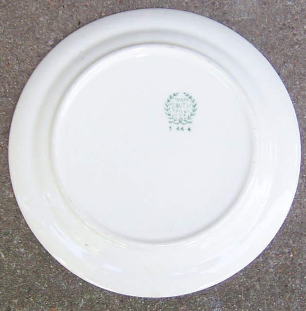 Taylor Smith Taylor Small Plate with Floral Garland