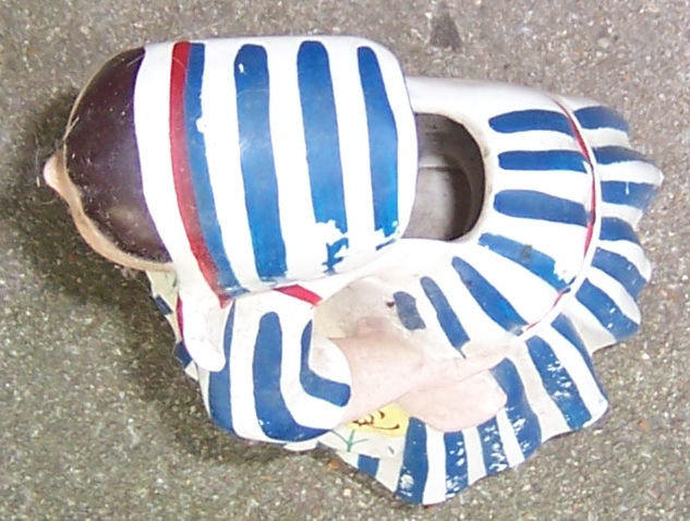 Vintage Kissing Dutch Girl Pottery Wall Pocket