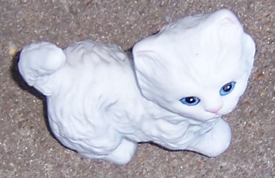 HOMCO Japan White Fluffy China Cat With Blue Eyes
