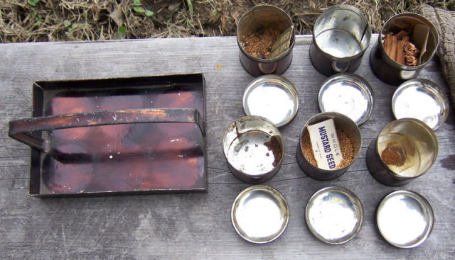 Metal Spice Carrying Caddy and Six Canisters with Lids