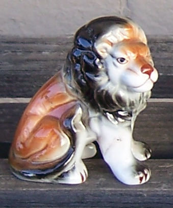 Vintage China Figuirine of a Seated Male Lion
