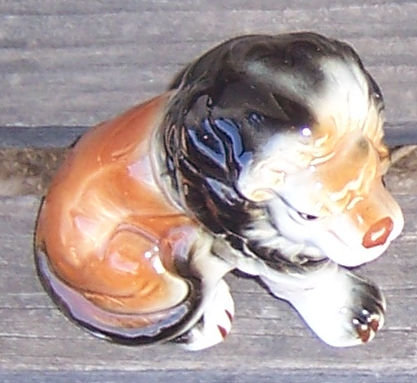Vintage China Figuirine of a Seated Male Lion