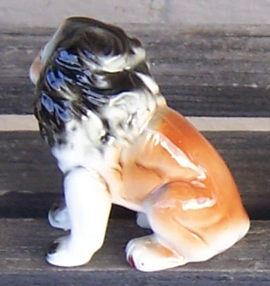 Vintage China Figuirine of a Seated Male Lion