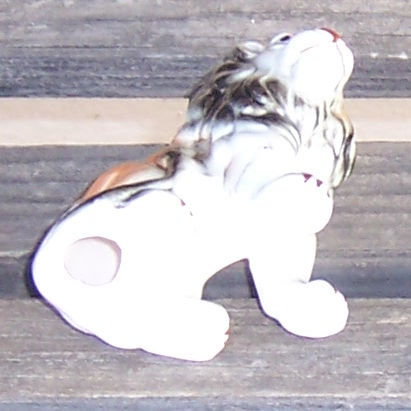 Vintage China Figuirine of a Seated Male Lion