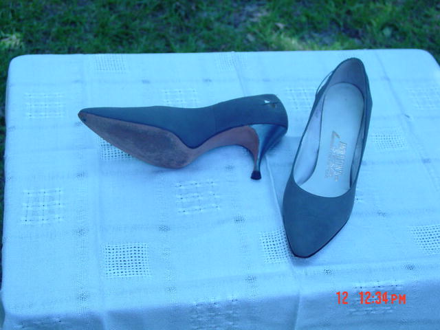 Vintage Adore's Gray Suede Spike High Heel Shoes Size 6-1/2B