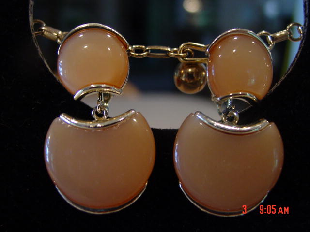 Vintage 50's Cream Colored Thermoset Lucite Moonglow Demi Parare Necklace & Earrings