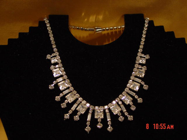GORGEOUS Clear Rhinestone Necklace