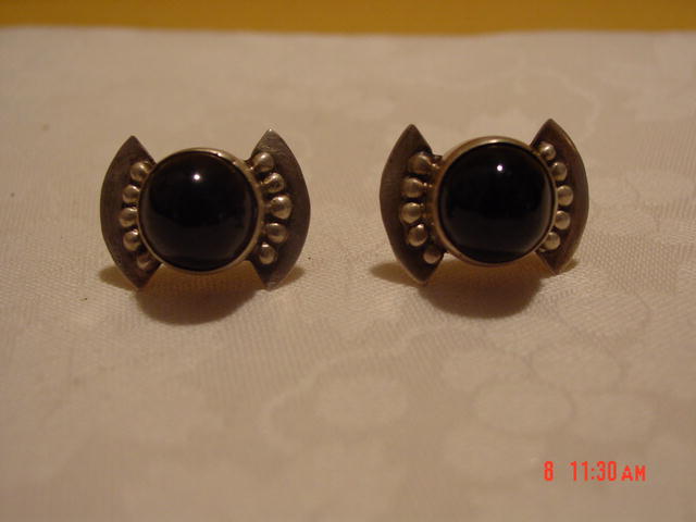 Mexico Silver & Black Glass (Onyx?) Screwback Earrings