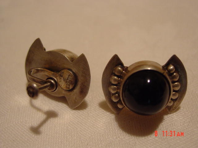Mexico Silver & Black Glass (Onyx?) Screwback Earrings