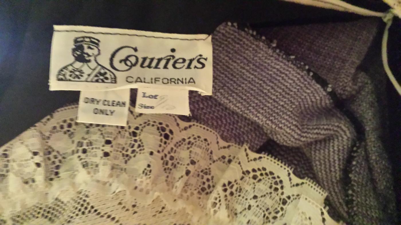 Vintage Couriers California Black Velvet & Ivory Lace Gown with Shawl Size 9/10