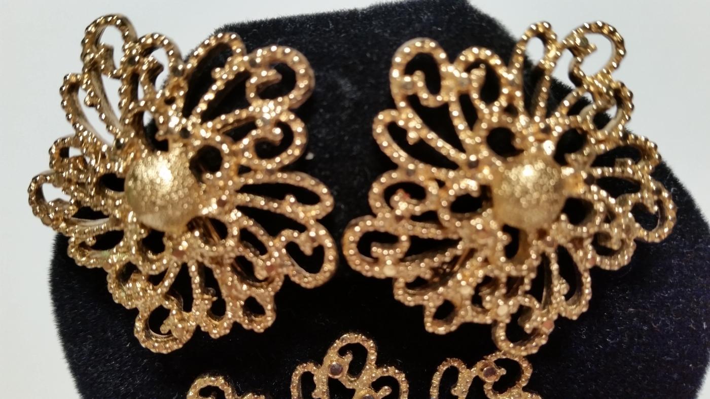 Monet Gold Coral Shaped Brooch & Clip Earrings