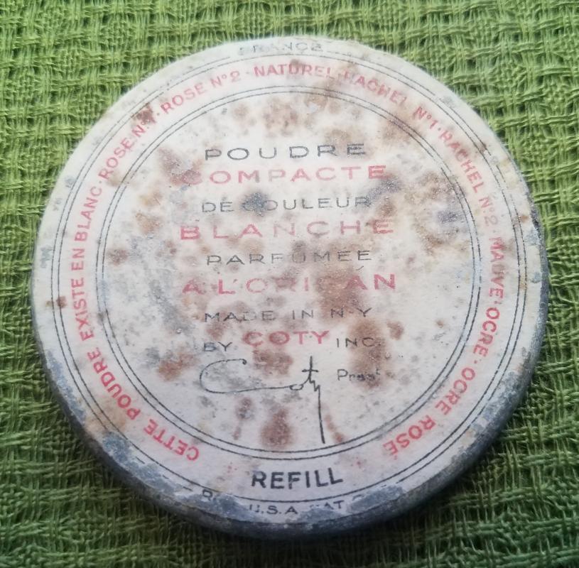 Antique Round Guilloche Enamel Necessaire' Powder Dance Compact with Finger Ring