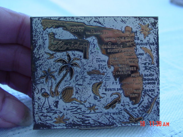 Vintage 50's Souvenir Florida Powder Compact