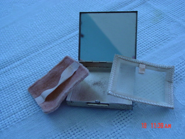 Vintage 50's Souvenir Florida Powder Compact